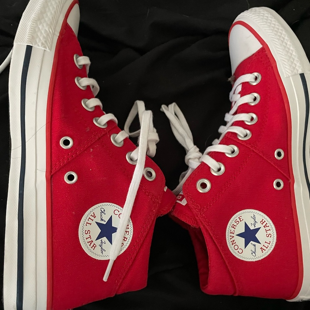 RED CONVERSE